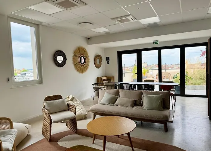 Apartment We Live Sharies B303 *